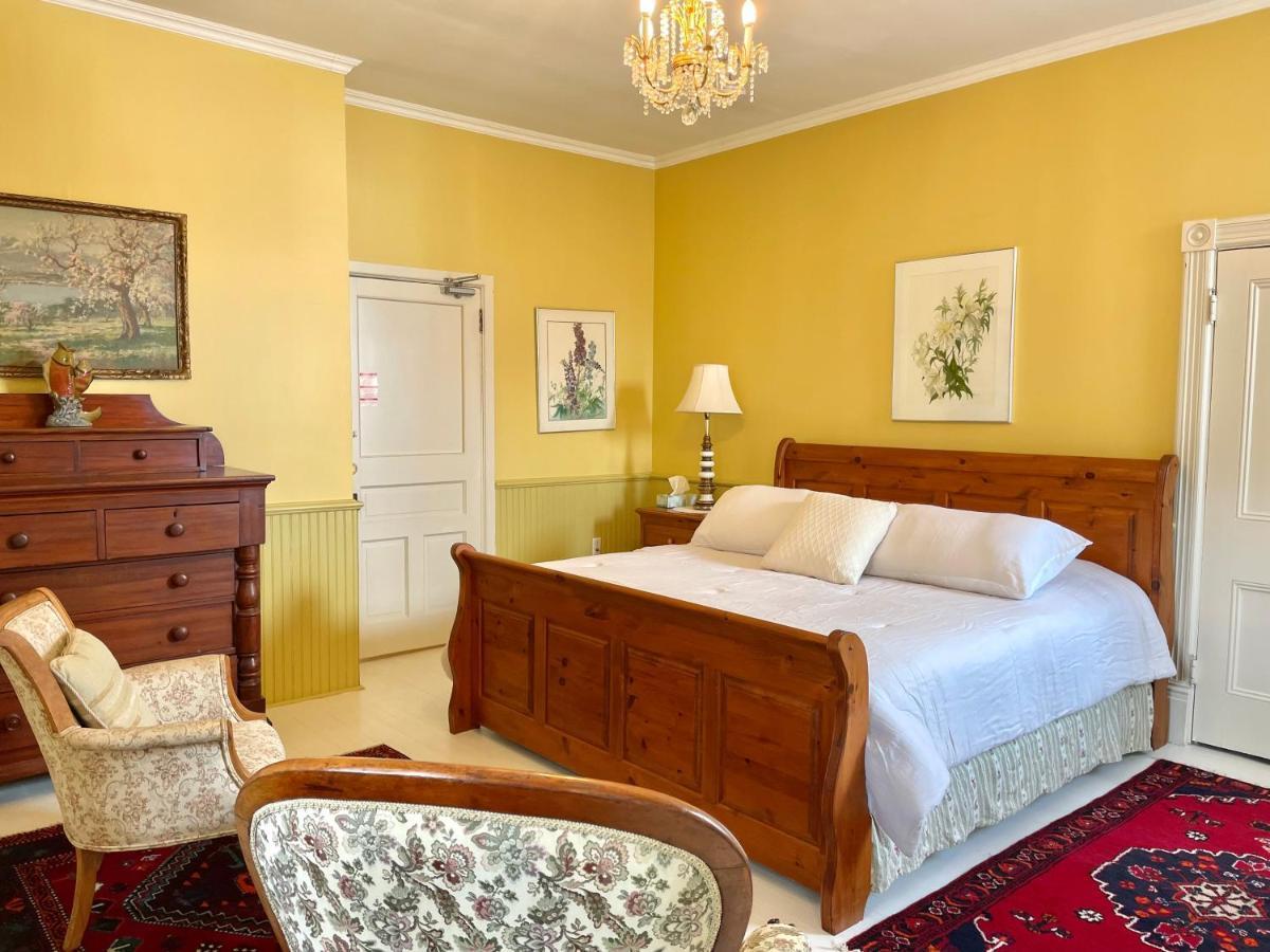 Bed and Breakfast Chrysler House à Gananoque Extérieur photo
