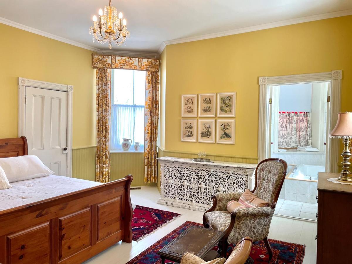 Bed and Breakfast Chrysler House à Gananoque Extérieur photo